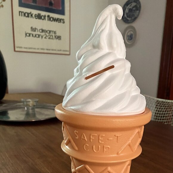 ๐3/$30 NEW Safe-T Cup Vanilla Swirl Ice Cream Cone Piggy Bank ๐ฆ - Picture 2 of 2